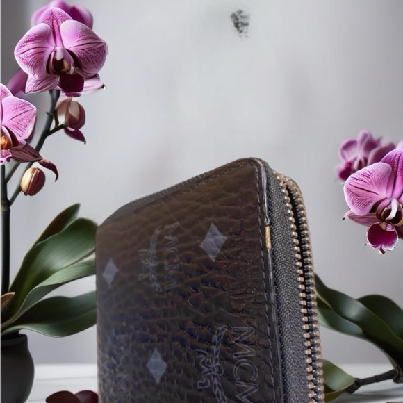 MCM Black Leather Wallet - Picture 4 of 7